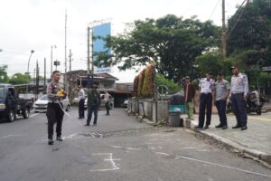 Diduga Menghindari Drainase, Seorang Pemotor Terlindas Bus Pariwisata