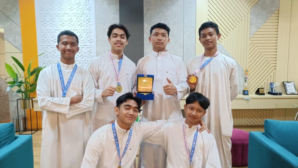 Tiga Serangkai SMA Thursina Juara 1 di Ajang Internasional Malaysia