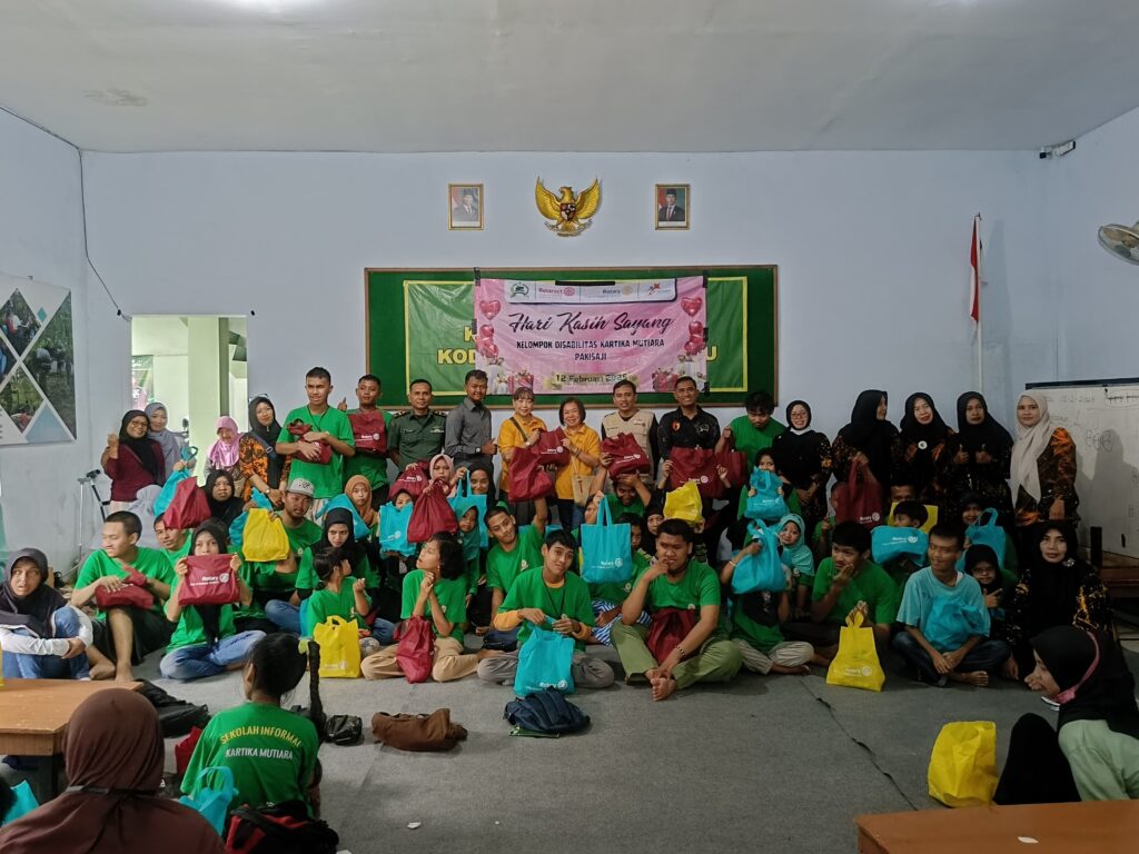 Mewakili kasih sayang Tuhan, dengan menyayangi ABK