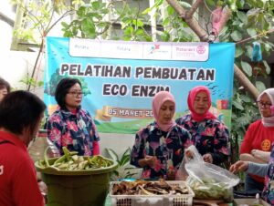 Eco Enzim: Solusi Cerdas Dukung Pengolahan Limbah.