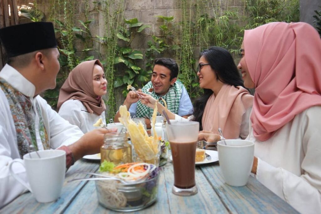 Makna dan Tradisi Bukber dalam Masyarakat Muslim