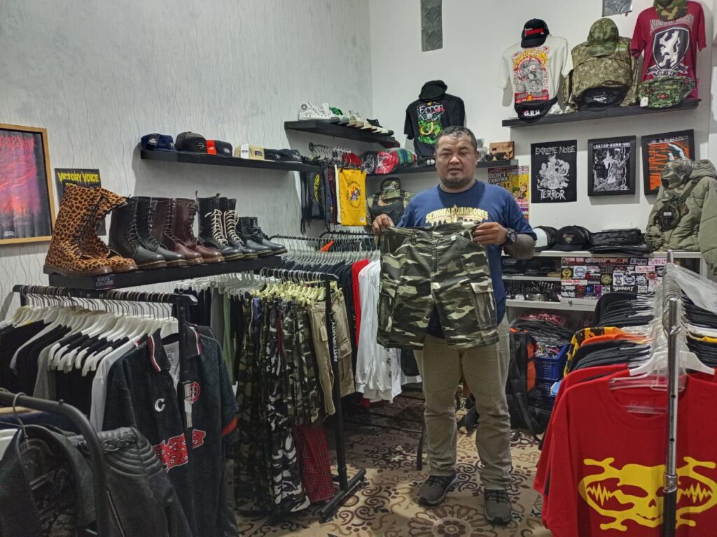 Distro Kios Kaos: Wadah Kreatif dan Inspiratif Komunitas Punk Kota Batu