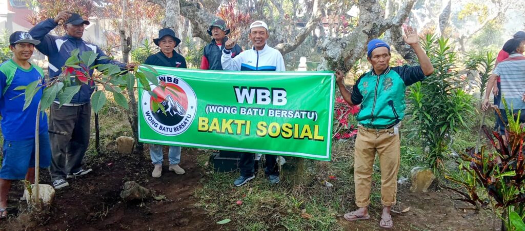 Kerja Bakti Tahunan di Makam Glonggong dan Upaya Pengelolaan Sampah Mandiri di Kota Batu