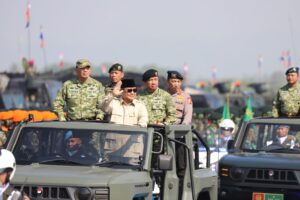 Presiden Prabowo Pimpin Upacara Gelar Pasukan, Tekankan Pentingnya Pertahanan Kuat dan Kepemimpinan dari Depan
