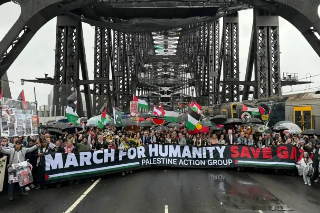 Puluhan Ribu Warga Australia Padati Sydney Harbour Bridge dalam Aksi Solidaritas untuk Gaza