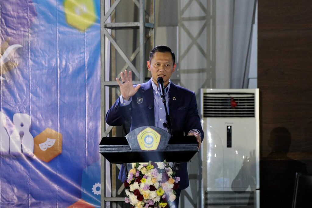Agus Harimurti Yudhoyono Beri Kuliah Umum dan Tanam Pohon di Universitas Trunojoyo