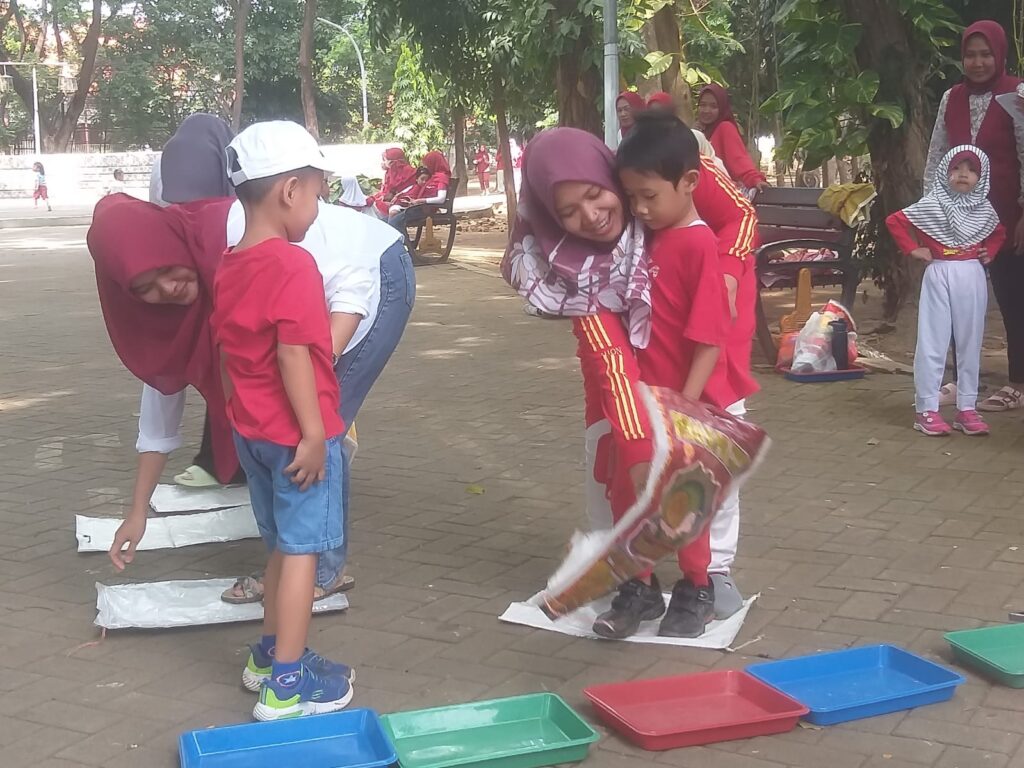 Meriah dan Penuh Keakraban, TK ABA 3 Pasuruan Gelar Lomba Agustusan
