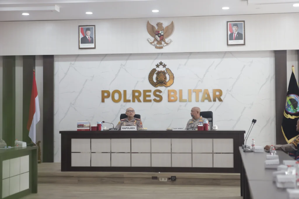 Kapolres Blitar Mengikuti Zoom Meeting ” Kakorbinmas Baharkam Polri” Bersama Bhabinkamtibmas