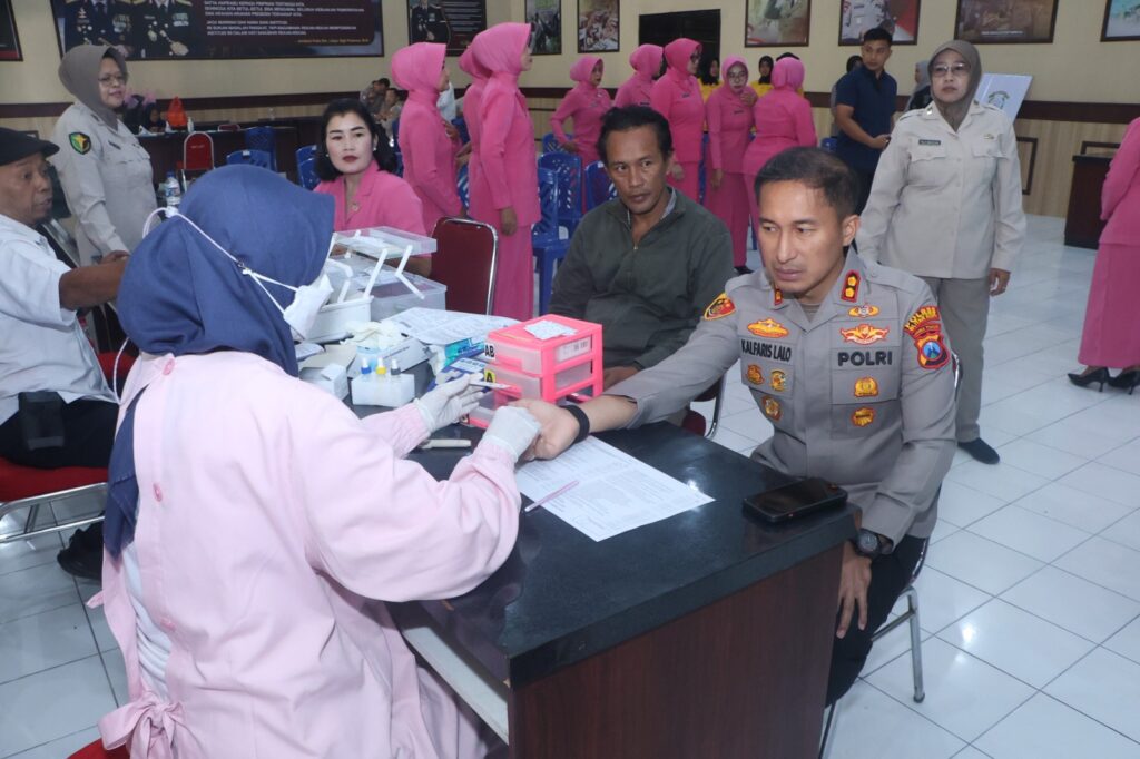 Semarak HUT Bhayangkara ke-80, Polres Blitar Kota Gelar Donor Darah untuk Kemanusiaan
