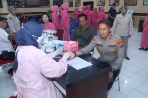 Semarak HUT Bhayangkara ke-80, Polres Blitar Kota Gelar Donor Darah untuk Kemanusiaan