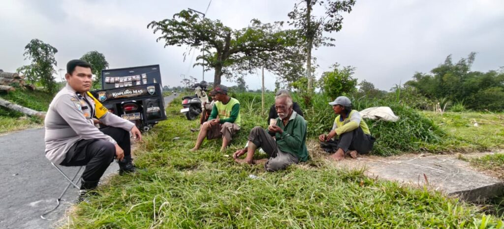 Lewat Koplingmas, Bhabinkamtibmas Nglegok Tampung Aspirasi Petani dan Dukung Ketahanan Pangan