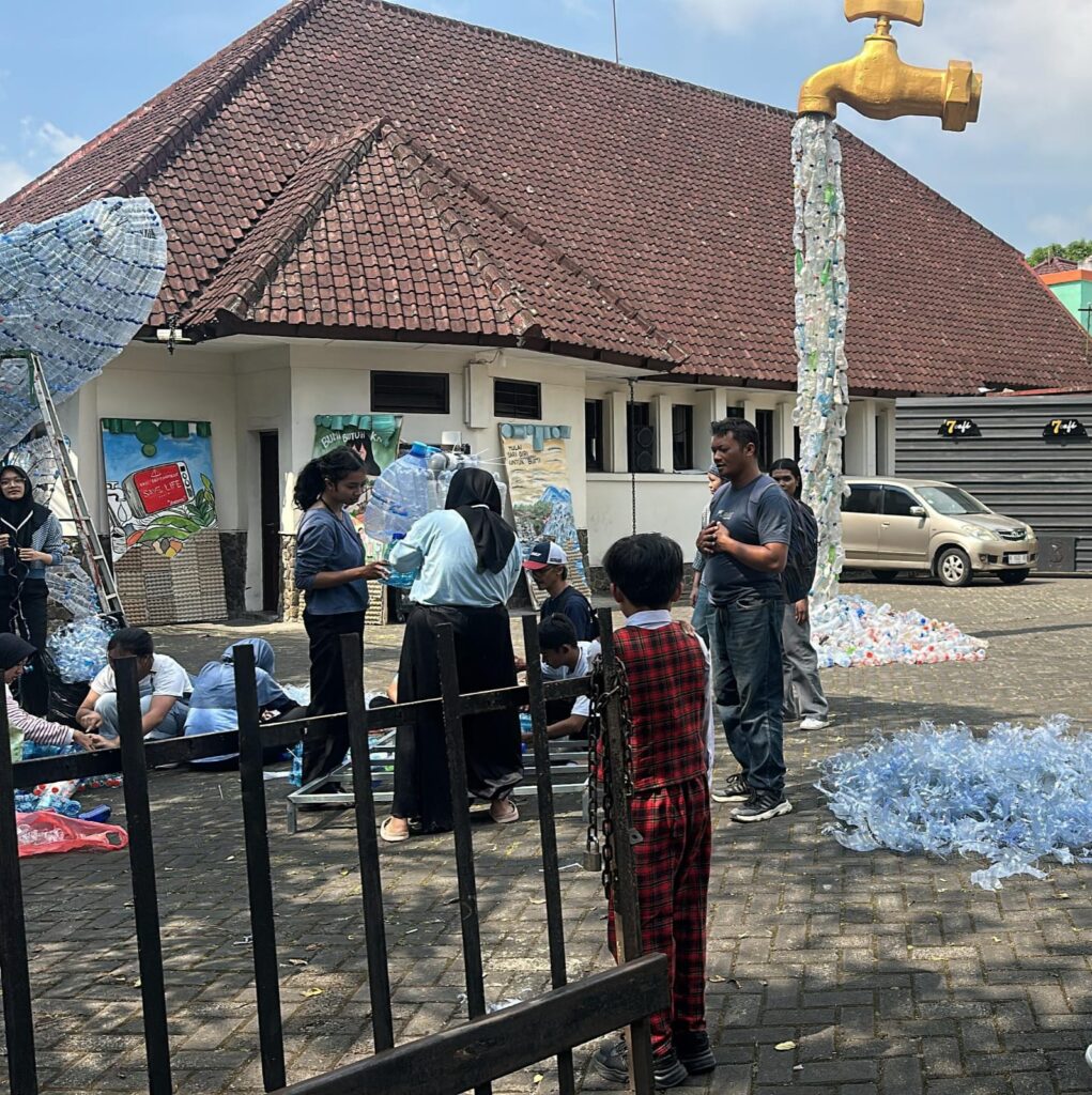 Menambahkan Wawasan “Greennofation” Guru dan Siswa SDN Sumbergondo 02 Batu Kunjungi Pameran