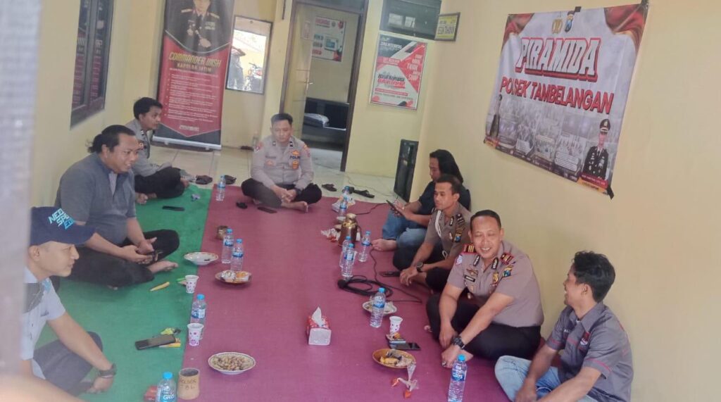 Lawan Hoaks Bareng, Polsek Tambelangan dan Wartawan Bangun Komunikasi Solid