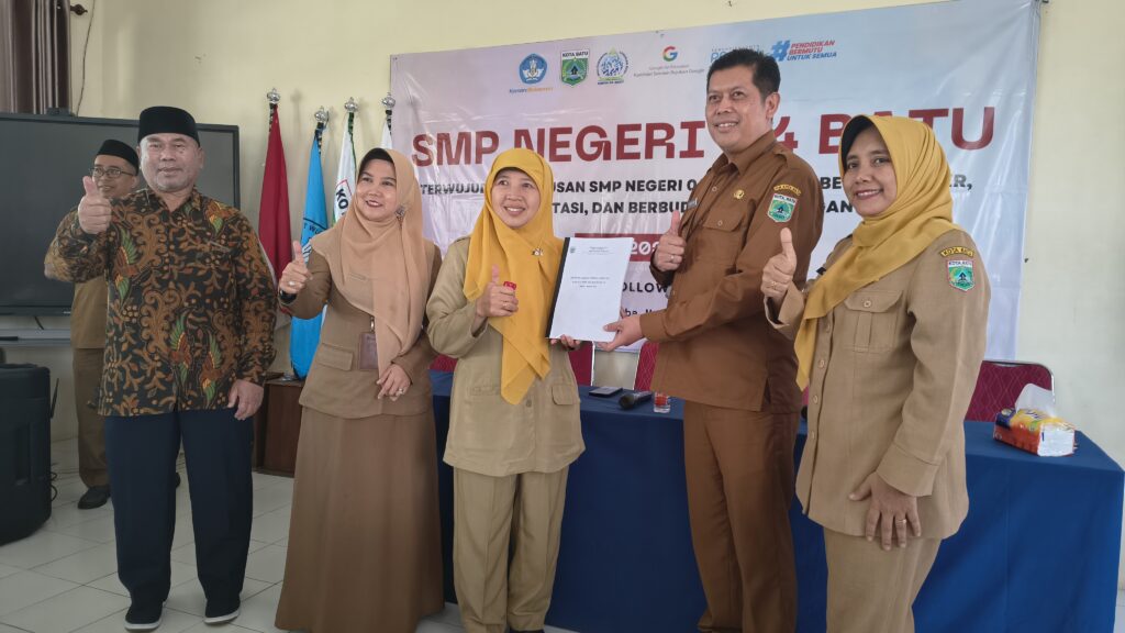 Estafet Kepemimpinan SMPN 4 Batu Resmi Berganti, Suprapto Rasyid: “Ini Amanah yang Harus Dijaga”