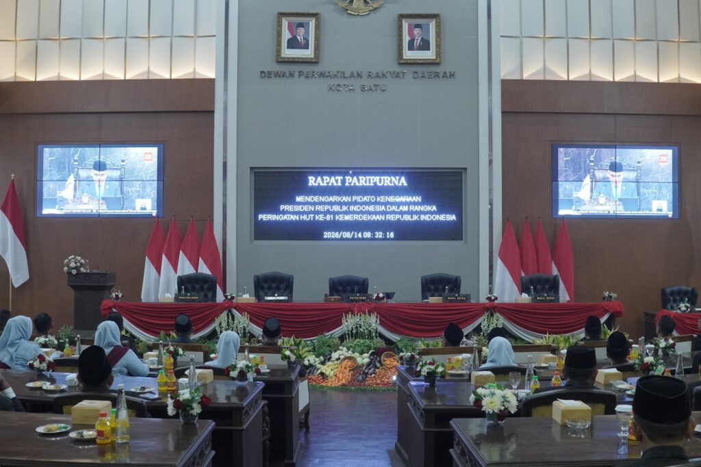 Wali Kota Batu Simak Pidato Kenegaraan Presiden di Paripurna Istimewa HUT ke-81 RI