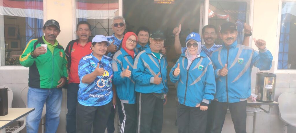 Guru, Murid, Orang Tua Kompak! Gerak Jalan Sehat KKGO Batu Bikin Gantangan Mayang Sari, Balai Desa Pesanggrahan Penuh