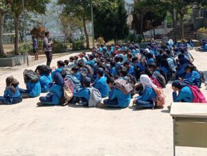 Bhabinkamtibmas Sumber Brantas Berikan “Edukasi” ke SNEMA Jaya: Stop Bullying, Tolak Narkoba, Dilarang Bawa Motor