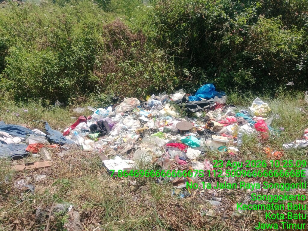 KETERLALUAN! Tumpukan Sampah Ditemukan di Jalan Trunojoyo, Koordinator Sapu: “Ini Soal Etika!”