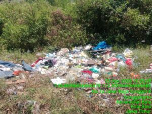 KETERLALUAN! Tumpukan Sampah Ditemukan di Jalan Trunojoyo, Koordinator Sapu: “Ini Soal Etika!”