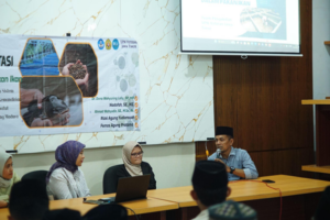 UPN “Veteran” Jawa Timur Sosialisasi Pengendalian Risiko Budidaya Ikan Lele di Pondok Pesantren Nazhatut Thullab Sampang Madura