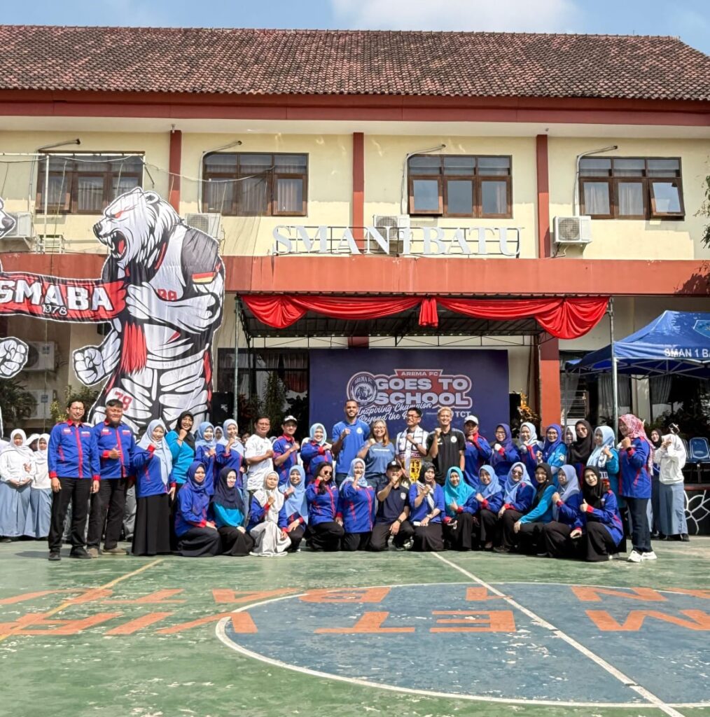 1.200 SISWA SMAN 1 BATU DIGETARKAN! AREMA FC GOES TO SCHOOL Bawa Semangat Singo Edan.